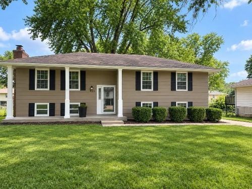 804 Se 13th St, Oak Grove, MO, 64075-9547 | Card Image