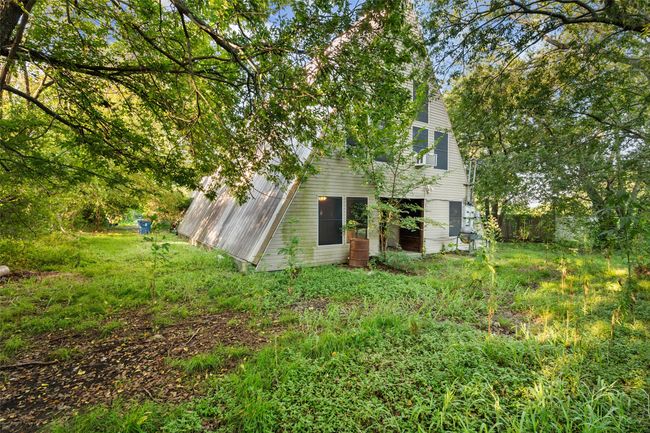 Rear view of house featuring a gambrel roof | Image 37