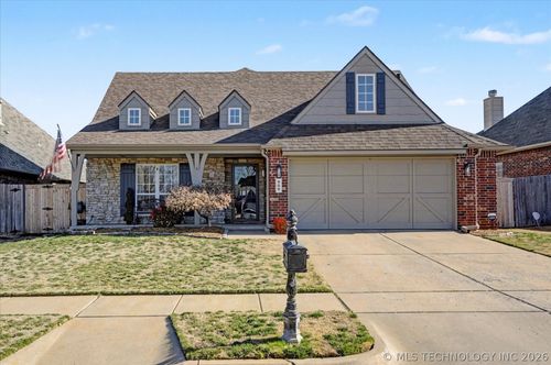 909 Desert Palm Ave, Broken Arrow, OK, 74012-8810 | Card Image