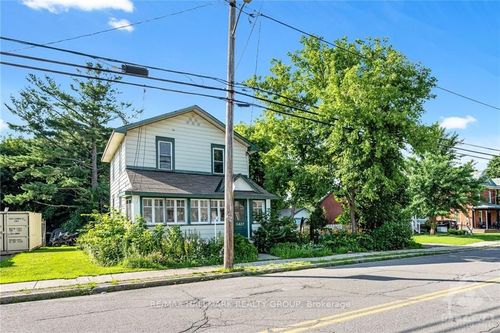 5427 Osgoode Main St, Osgoode, ON, K0A2W0 | Card Image