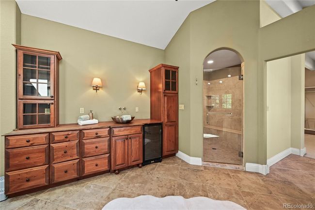 Primary wet bar | Image 18