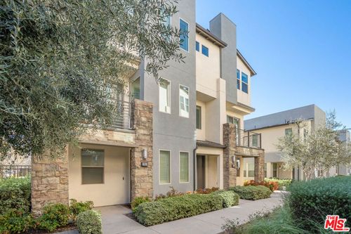 19505 Herringbone Dr, Northridge, CA, 91324-1681 | Card Image