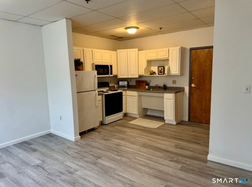 544 Tolland St, East Hartford, CT, 06108-2610 | Card Image