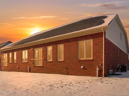 47136 Rosevillage Ct, Shelby Twp, MI, 48315 | Card Image