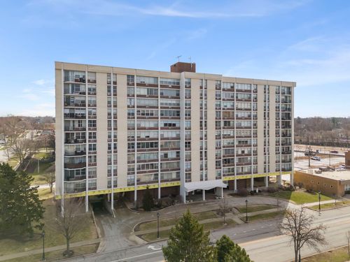 apt-4j-33 N Main St, Lombard, IL, 60148-2357 | Card Image