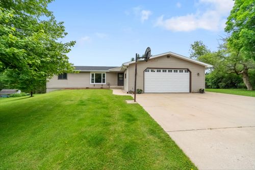 1031 Kelly Dr, Rubicon, WI, 53078-9784 | Card Image