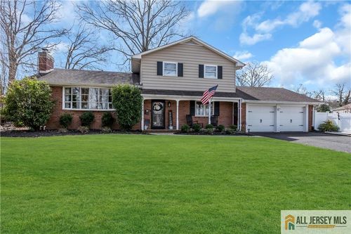 110 Oak Dr, Middlesex, NJ, 08846-1715 | Card Image