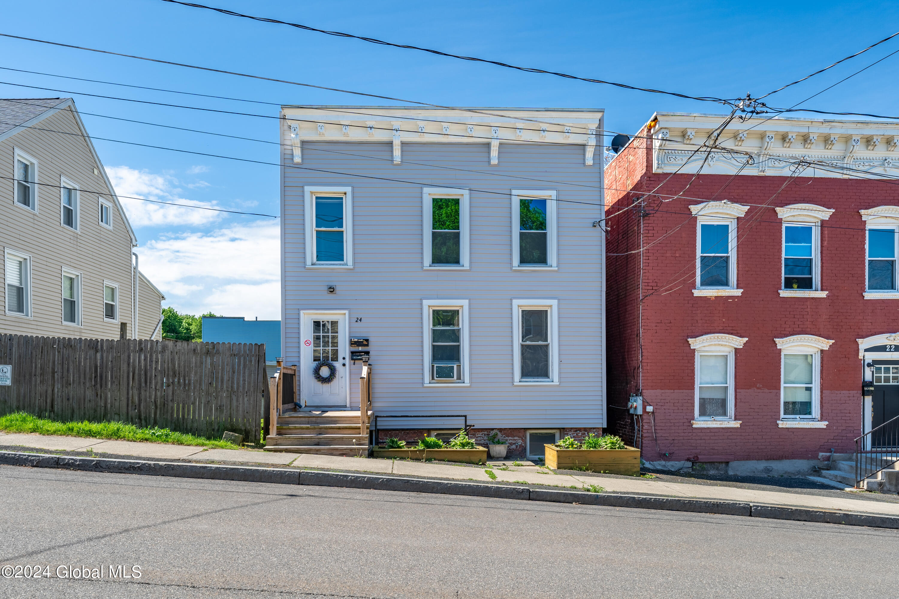 Glen St, Rensselaer, NY 12144