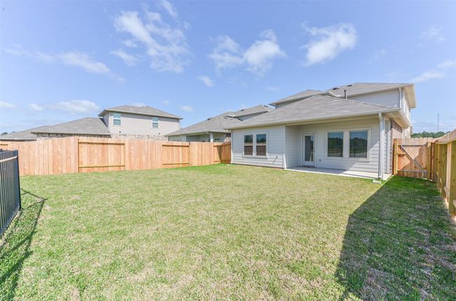 Large backyard. | Image 34