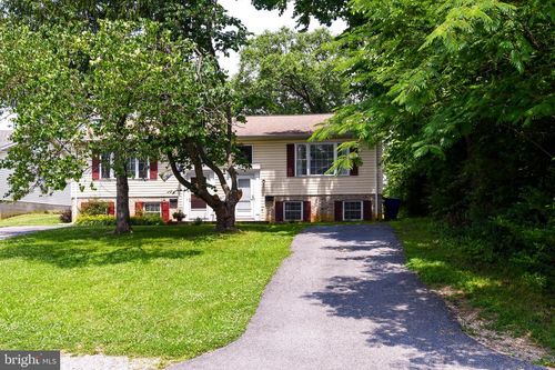 327 W 9th St, FRONT ROYAL, VA, 22630-2801 | Card Image