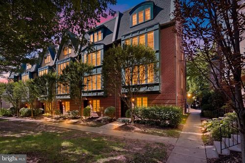 9678 Cedar Farm Cir, Fairfax, VA, 22031-5404 | Card Image