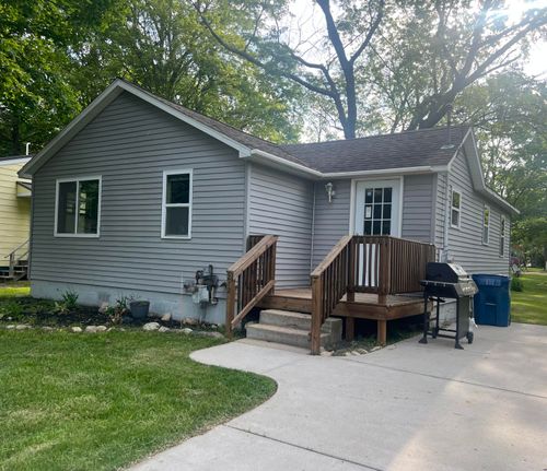 212 N Linden Ave, Fremont, MI, 49412-1061 | Card Image
