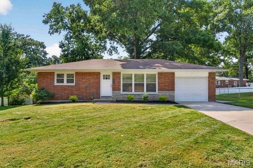 1329 N Evergreen Ln, Columbia, IL, 62236-1105 | Card Image
