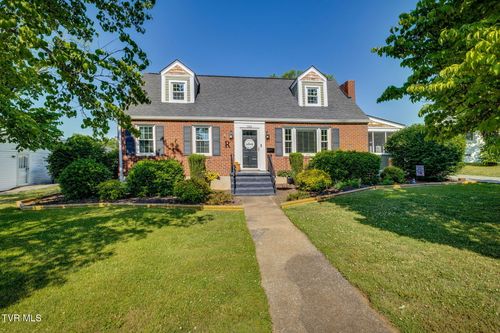 824 Fairmont Ave, Kingsport, TN, 37660-2536 | Card Image