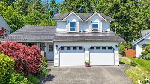 1692 Meadowbrook Dr, Campbell River, BC, V9W7E7 | Card Image