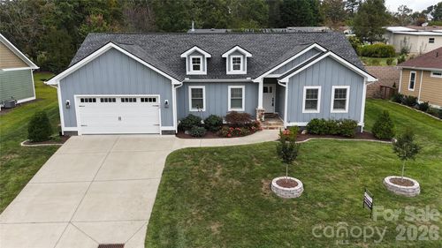 138 Old Oak Dr, Hendersonville, NC, 28791-8418 | Card Image