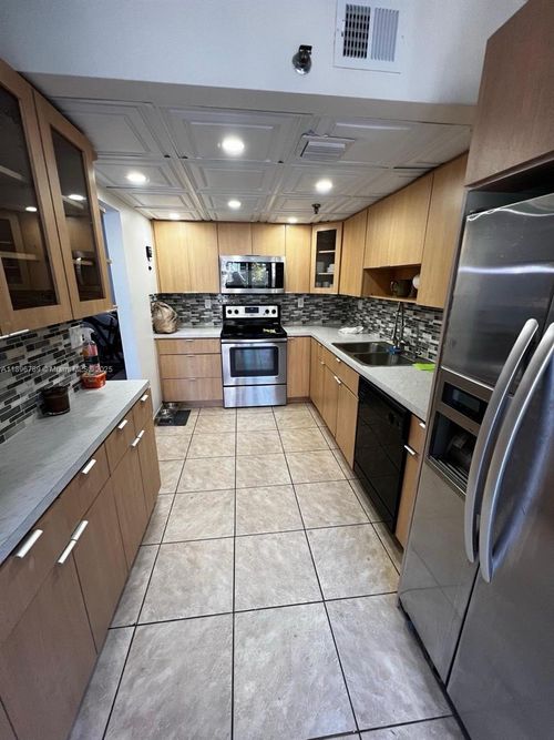 421-17890 W Dixie Hwy, North Miami Beach, FL, 33160-4864 | Card Image