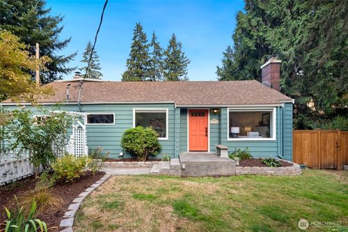 10708 17th Avenue Ne, Seattle, WA, 98125 | Card Image