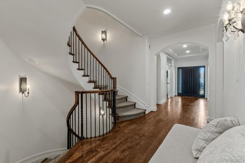600 Woodland St, Birmingham, MI, 48009-3849 | Card Image