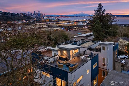 b-2330 W Plymouth St, Seattle, WA, 98199-4121 | Card Image