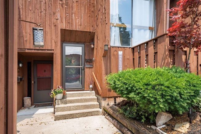 4958 Wintersong Ln, Condo with 2 bedrooms, 3 bathrooms and null parking in Westerville OH | Image 4