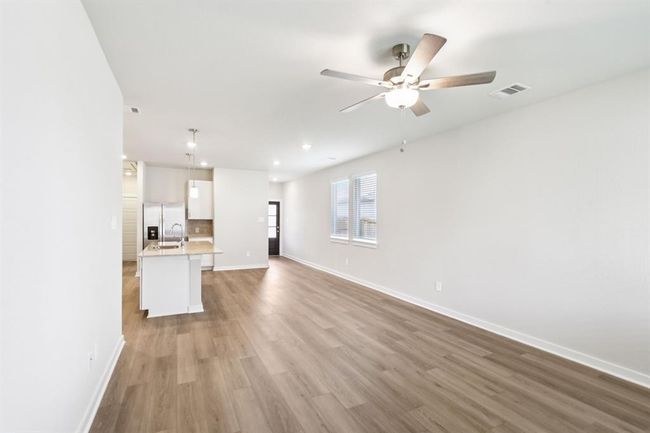 6717 Chinapkin Oak Ln, House other with 3 bedrooms, 2 bathrooms and 2 parking in Conroe TX | Image 8
