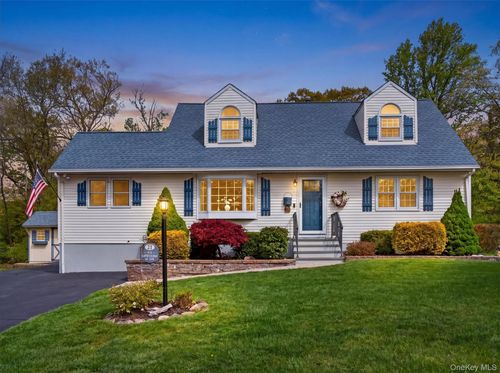 21 Foxcroft Dr, Nanuet, NY, 10954-1212 | Card Image