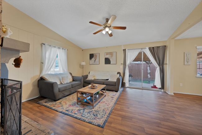 221 Long Shadow Ln, House other with 3 bedrooms, 2 bathrooms and null parking in Mesquite TX | Image 8