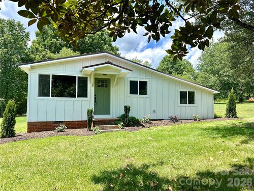 908 E 1st St, Newton, NC, 28658-1805 | Card Image