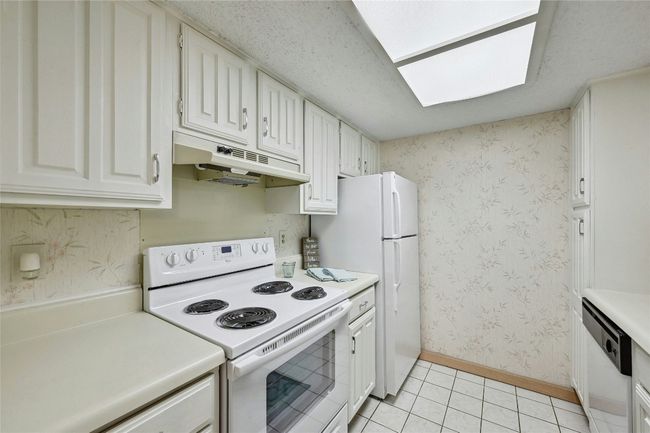 Light and bright kitchen. | Image 9