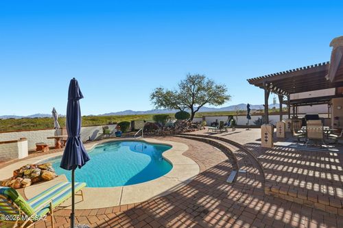 957 E Josephine Saddle Pl, Green Valley, AZ, 85614-6300 | Card Image