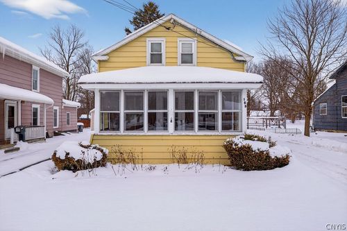 153 W Seneca St, Manlius, NY, 13104-2442 | Card Image
