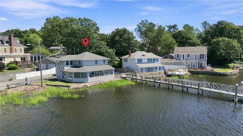 32 King Philip Ave, Barrington, RI, 02806-3137 | Card Image