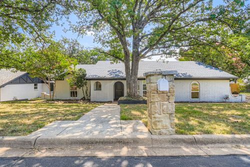 2848 Winterhaven Dr, Hurst, TX, 76054-2206 | Card Image