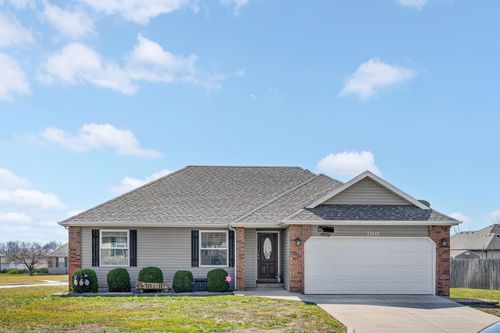 700 W Osage St, Clever, MO, 65631-7806 | Card Image