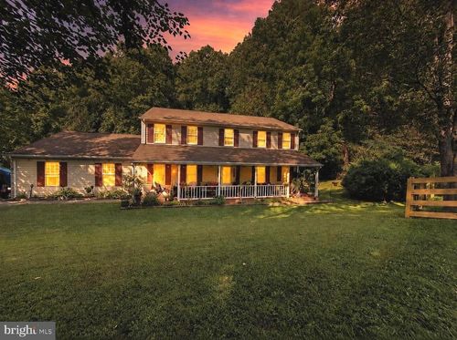 5746 Myriah Ct, Warrenton, VA, 20187-9242 | Card Image