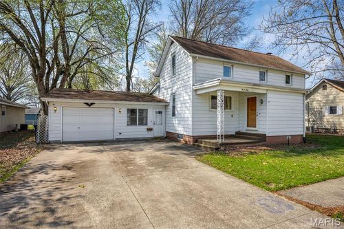 204 E 3rd North St, Mount Olive, IL, 62069-1320 | Card Image