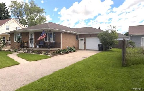 17 Warsaw Street, Lancaster, NY, 14043 | Card Image