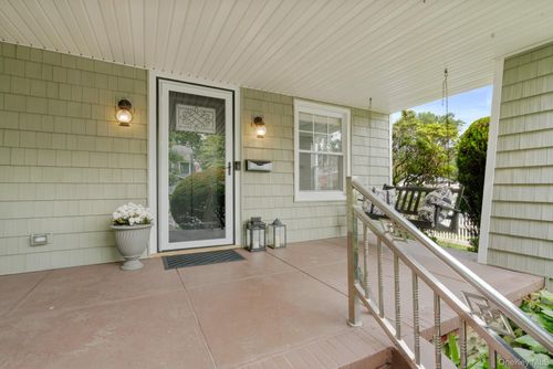31 Grace Ave, Lynbrook, NY, 11563-1733 | Card Image