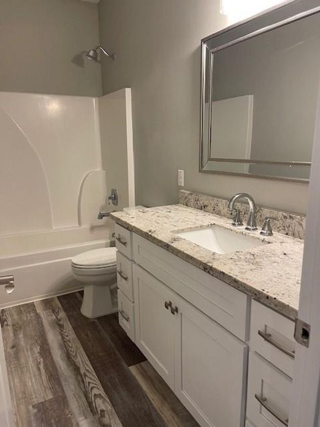 Hallway bath | Image 8