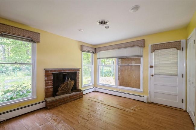 Sitting room with Fireplace off Master | Image 13