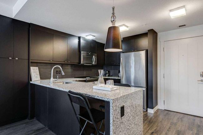104 - 15 Aspenmont Heights Sw, Home with 2 bedrooms, 2 bathrooms and 1 parking in Calgary AB | Image 5