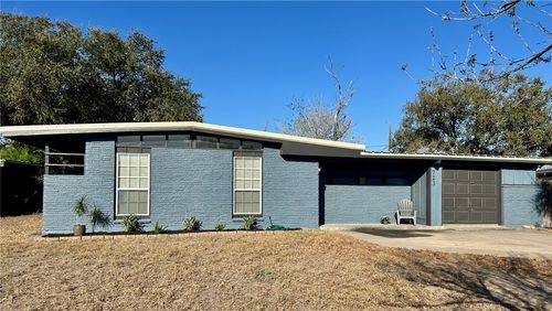 723 Santa Barbara Dr, Kingsville, TX, 78363-3421 | Card Image