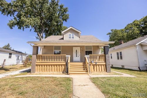 18 Iowa Ave, Belleville, IL, 62220-3938 | Card Image