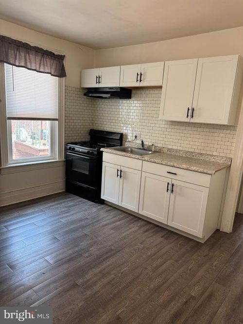 2nd-flr-668 E Market Street, YORK, PA, 17401 | Card Image