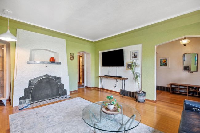 1216 Edinburgh St, House other with 5 bedrooms, 3 bathrooms and 2 parking in New Westminster BC | Image 9