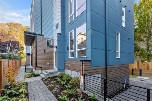 7029 Delridge Way Sw, Seattle, WA, 98106 | Card Image