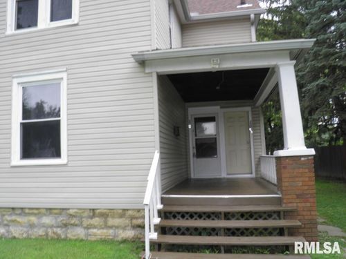 250 44th St, Moline, IL, 61265-1933 | Card Image