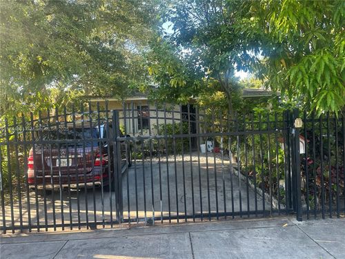 1845 Nw 44th St, Miami, FL, 33142-4745 | Card Image