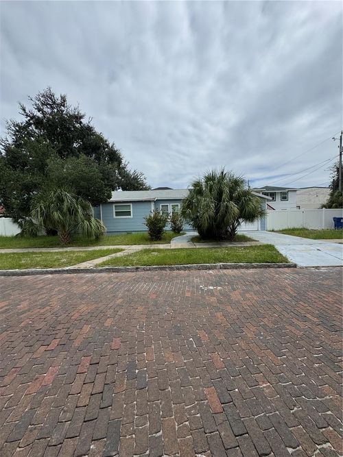 200 24th St S, ST PETERSBURG, FL, 33712-1126 | Card Image
